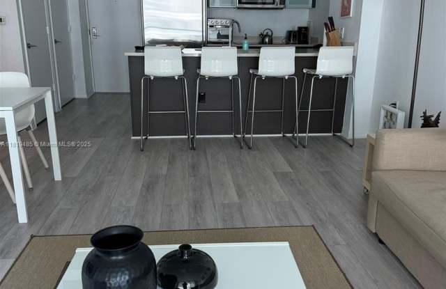 500 Brickell Ave photos photos