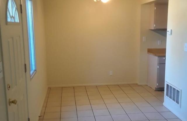 8045 N 32nd Dr Gallery 3