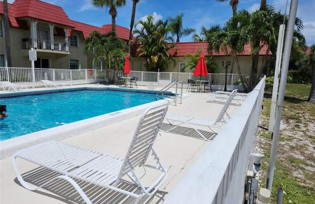 495 SE 8th St - 495 Southeast 8th Street, Deerfield Beach, FL 33441