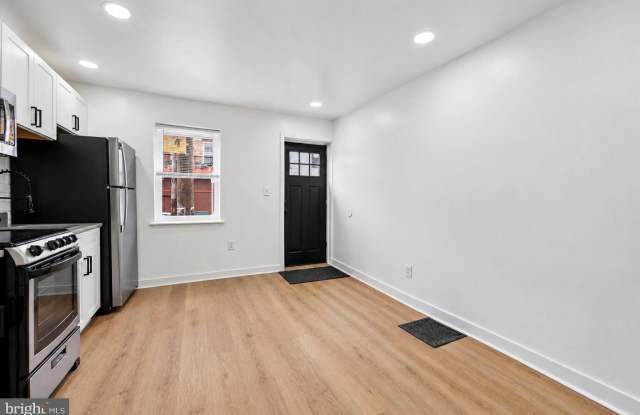 107 W THOMPSON Street Gallery 4