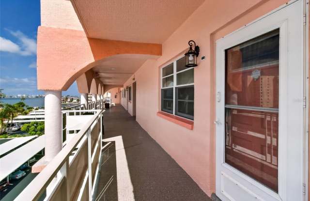 6025 SHORE Boulevard S Gallery 1