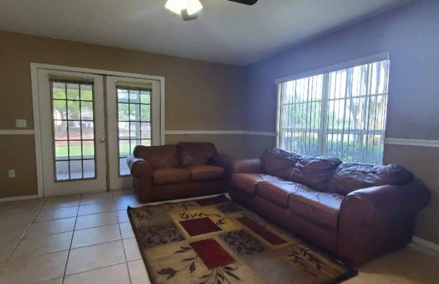 Beautiful 2-Bedroom, 3-Bathroom Townhome in Brandon Gallery 4