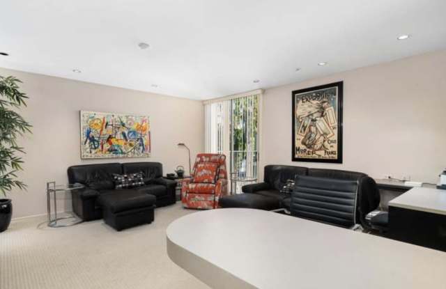 1408 Tamarisk West Street Gallery 4