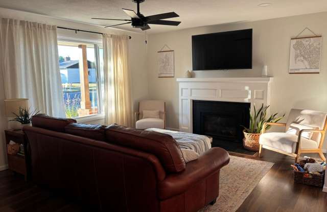 Beautifully Remodeled 3 Bedroom 1 Bathroom Home! Gallery 4