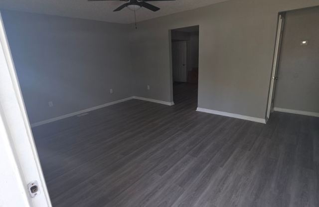 LIMITED TIME**NO APPLICATION FEE**1/2 OFF DEPOSIT** photos photos