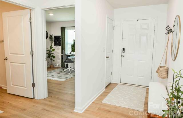 2880 Sherrills Stream Drive Gallery 4