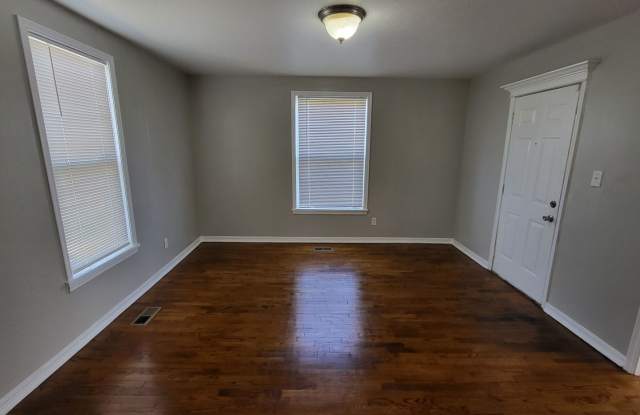 3 bedroom, 1.5 bathroom house located in Edmond, OK with central heat and air Gallery 3