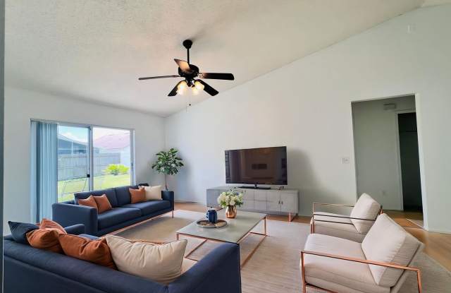 Spacious 3-Bedroom Home with Updated Kitchen, Fenced Yard & Lake Views! Gallery 3