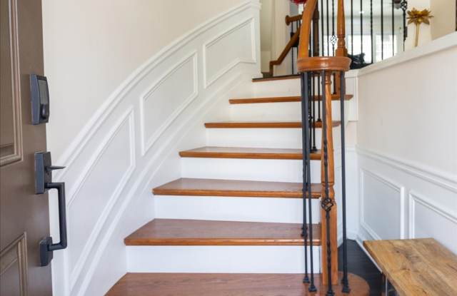 Spacious 3/3.5 Townhome in Beautiful Smyrna Neighborhood! Gallery 3