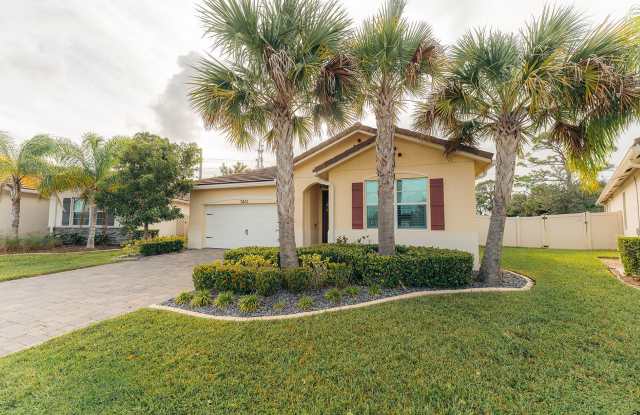 Exquisite 3/2/2 POOL home in Stuart - 7601 Southwest Harbor Cove Drive, Martin County, FL 34997
