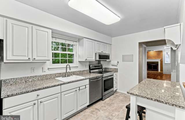 10163 YORKTOWN Way Gallery 2