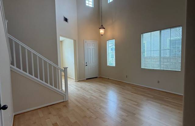 2 story 4 bed, 3 bath home in Simi Valley Gallery 1