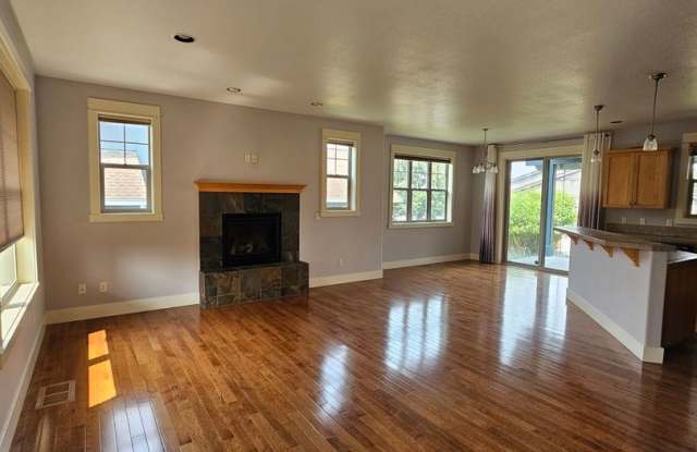 Yarrow Neighborhood Home with Central A/C, Landscaping Included! Gallery 3