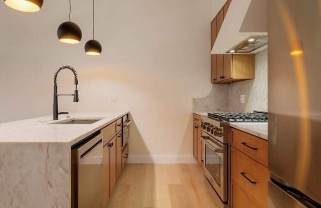 108 Bunker Hill St Gallery 4