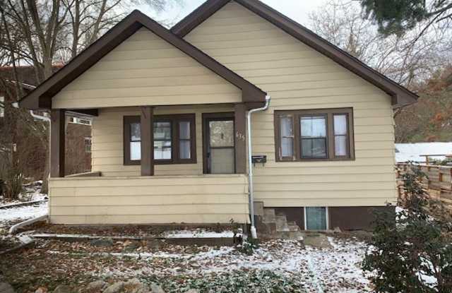 4 Bed, 1 3/4 bath home on Pioneer Hill next to a park photos photos