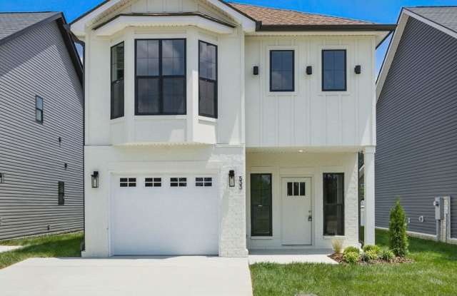 3 Bedroom 2 1/2 Bath Luxury Home Near Madison Street! - 533 Charleston Cove Way, Clarksville, TN 37043