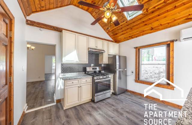 3147 N Spaulding Ave photos photos