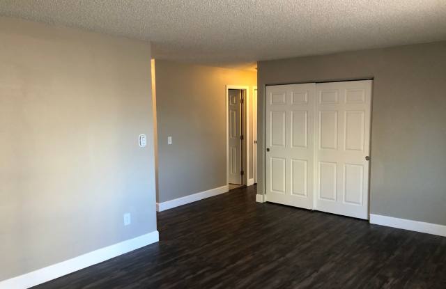 Top Unit Available! 2 Bed 1 Bath Condo Gallery 4