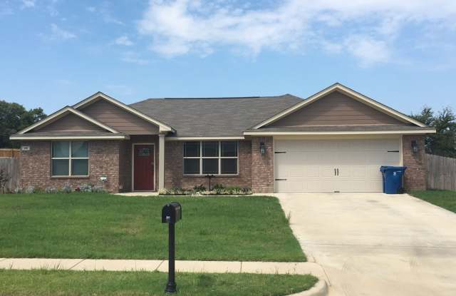 MOVE IN READY $200 OFF 1st month's rent -Single Family Home Brick Home in Lindale - Safe neighborhood - pets ok - Large fenced in backyard photos photos