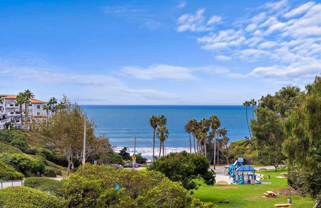 320 Encino Lane Gallery 1