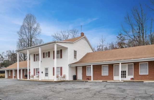 671 East Court Street - 12 photos photos