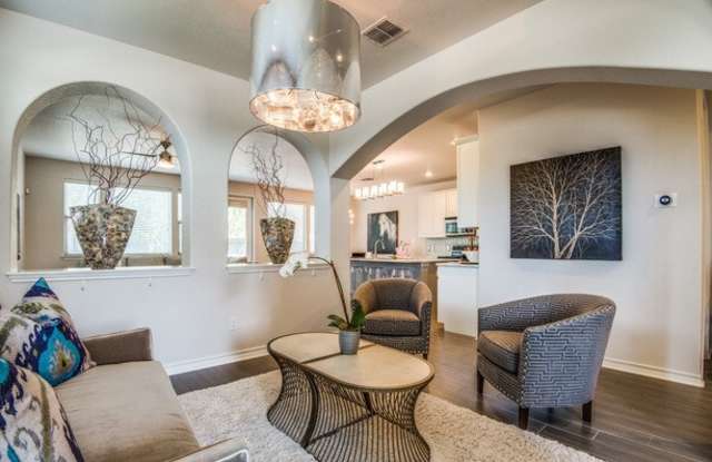 4327 Woodbridge Way Gallery 3
