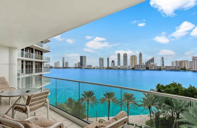 2800 Island Blvd photos photos