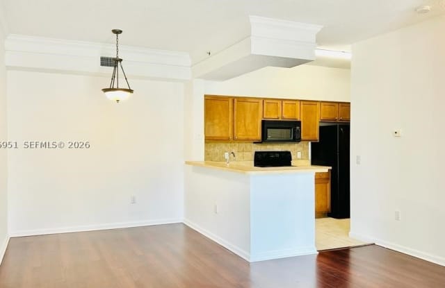2304 Myrtlewood Cir E Gallery 2