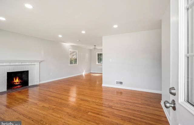 11309 CHERRY HILL Road Gallery 4