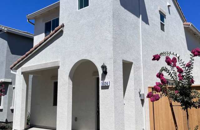 Beautiful 3-Bedroom Home In West Roseville! Gallery 1