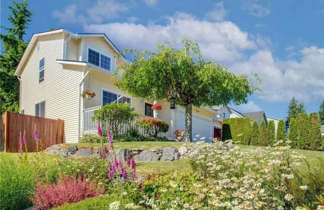 Modern Updated Detail and Designed 3bd 2.5bath Everett Home! - 24 76th Place Southwest, Everett, WA 98203