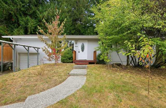 Charming 3-Bedroom Home with Large Fenced Yard in Redmond Gallery 1