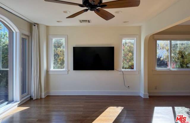 3025 St George Gallery 4