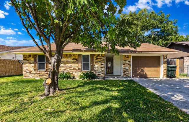3-Bedroom Killeen Home with Fireplace & Garage Gallery 3
