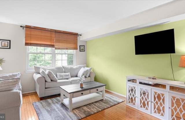6 DRAWBRIDGE Court Gallery 2