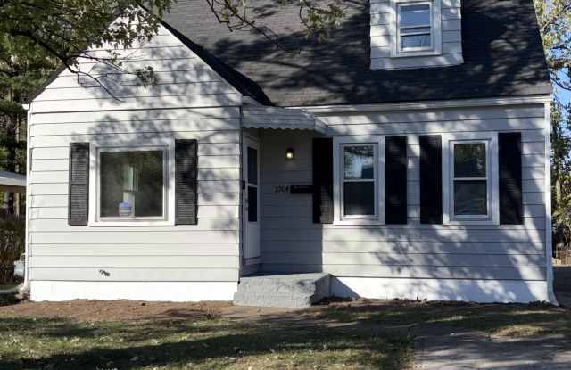 2504 Vendome Drive South photos photos