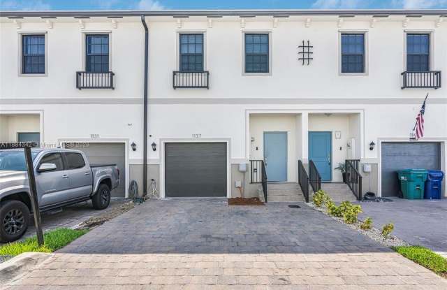 1137 SW 7th Ct photos photos