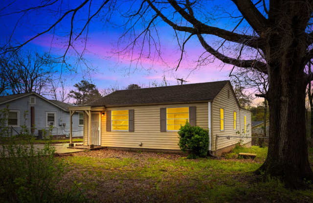 Charming  Newly Renovated 4 Bedroom 2 Bath Home Available Now! photos photos