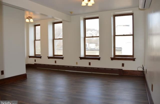 315 N CENTRE Street Gallery 4