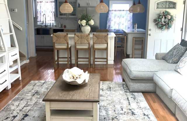 210 Laurel Court Gallery 3