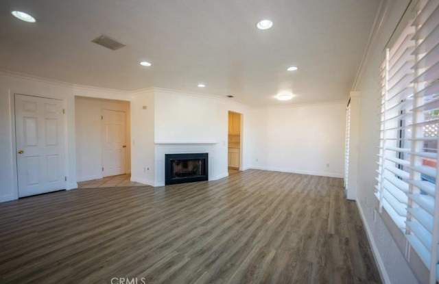 1830 N Vineyard Avenue photos photos