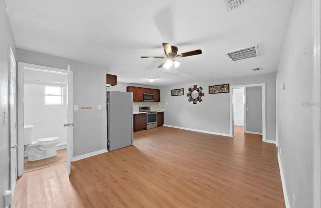 1514 E NORTH BAY Street Gallery 3