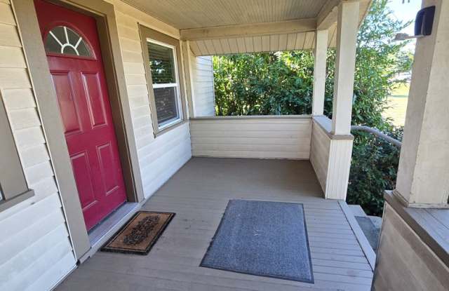 Pet Friendly Farmhouse Near Corvallis – 4 Bedrooms, Large Yard & Detached Garage Gallery 3