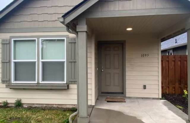 Beautiful 3 bedroom/2 bath home in Cottage Grove Gallery 3