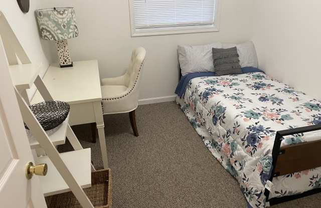 1909 Zinzer Rd - 1909 Zinzer Road, Hampton, VA 23663