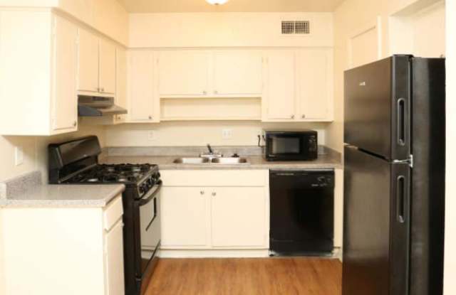 1020 E 45th St, #117 photos photos