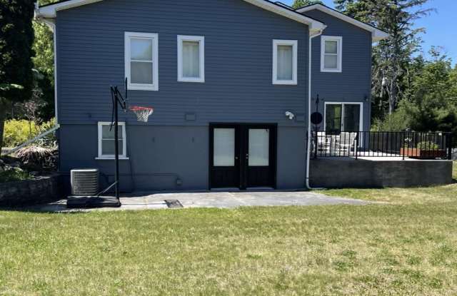 290 Shamrock Hill Street Gallery 1