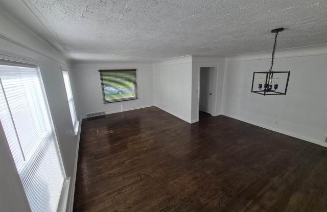 2038 Copeman Boulevard Gallery 3