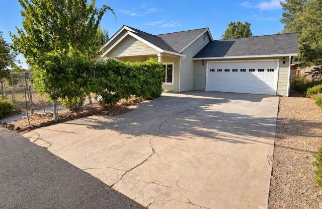 Spacious 3bed/ 2bath Corner-Lot Home w/ Solar & 2-Car Garage Gallery 4
