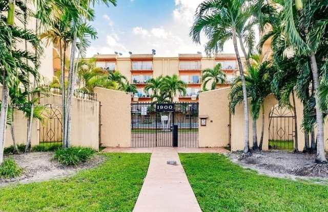 1900 W 54th St - 1900 West 54th Street, Hialeah, FL 33012